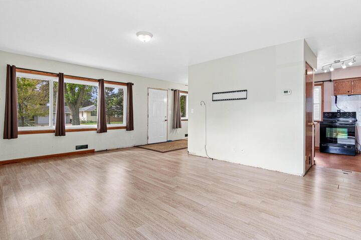 Property Photo:  909 Jefferson Street  MN 55303 