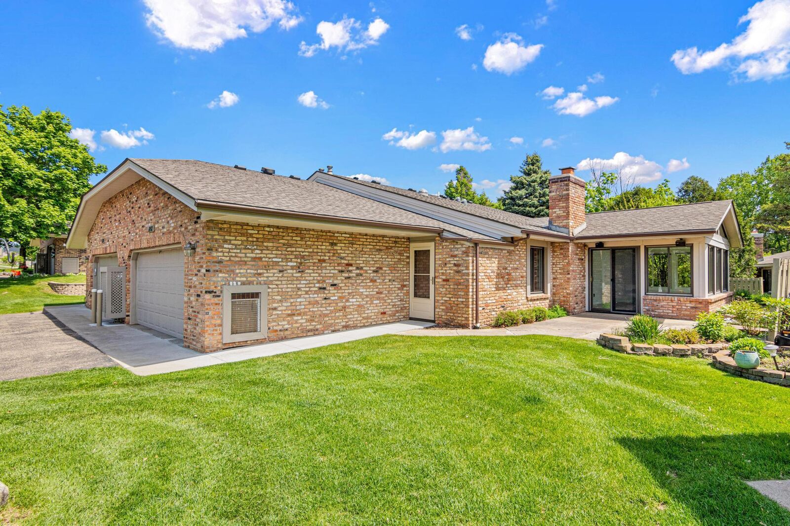 Property Photo: 1860 Juneau Lane N MN 55447