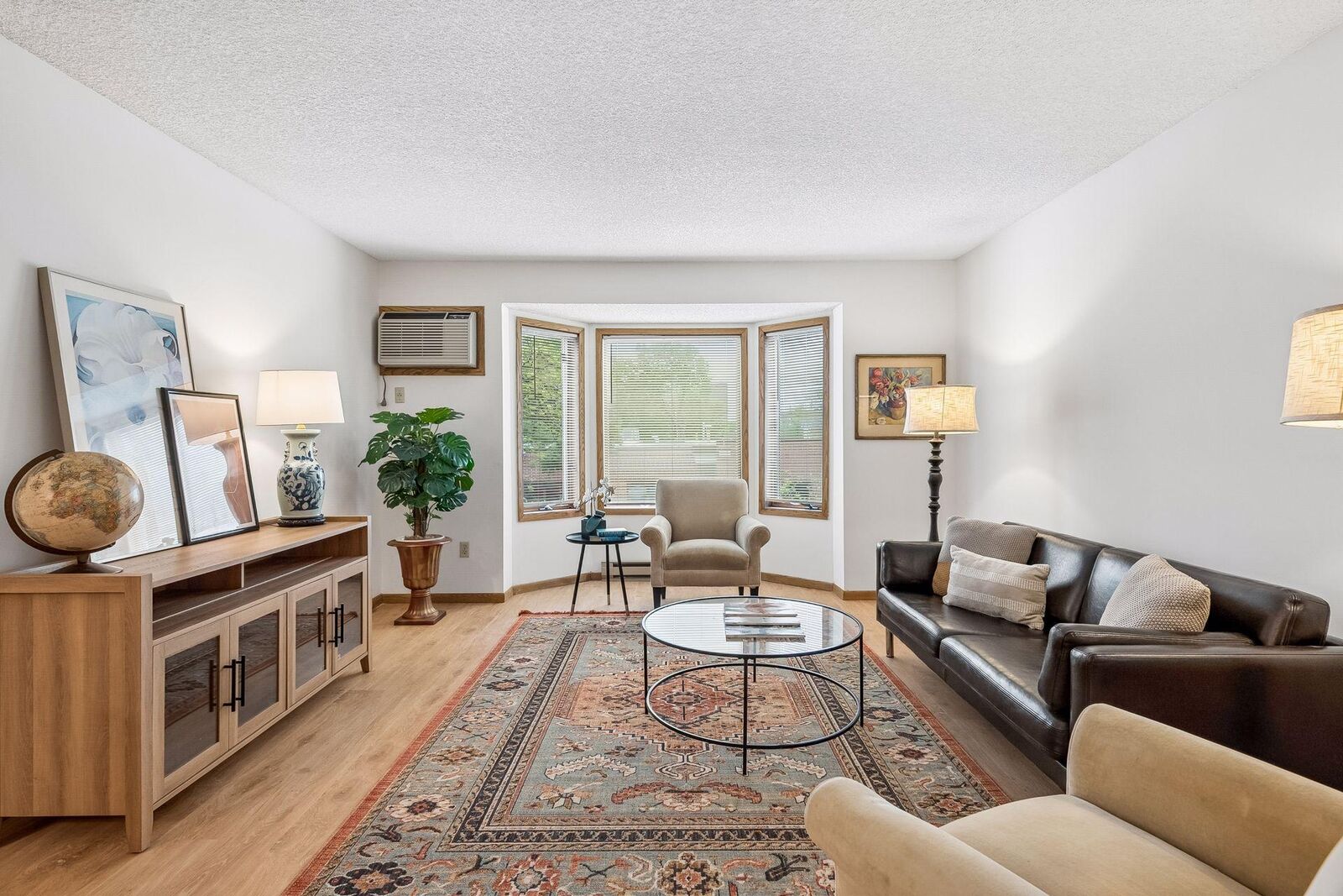 Property Photo:  2425 E Franklin Avenue 209  MN 55406 