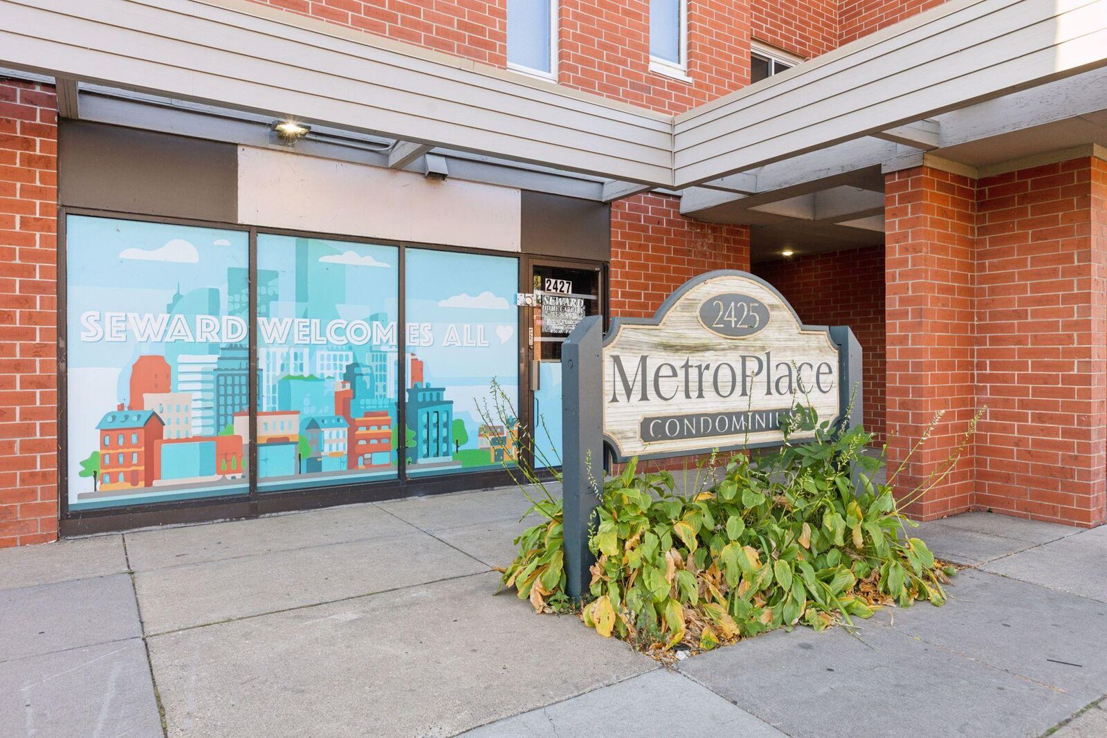Property Photo: 2425 E Franklin Avenue 209 MN 55406