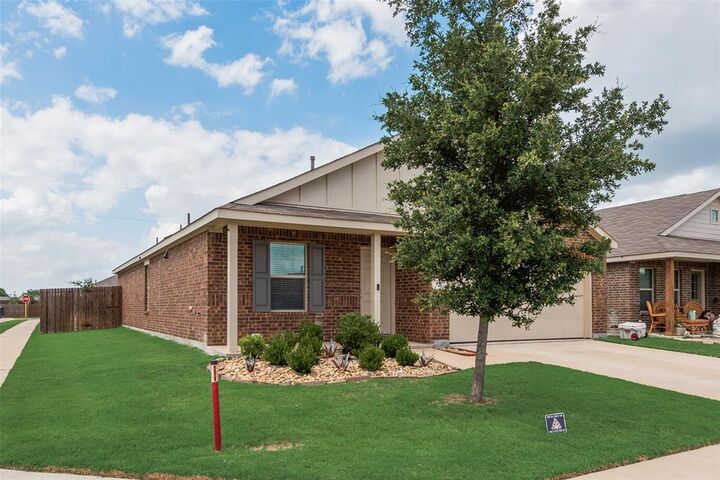Property Photo:  712 Odlozil Lane  TX 75119 
