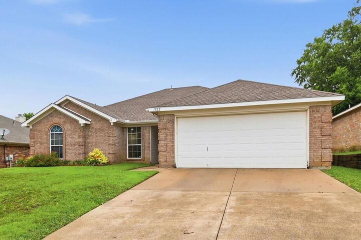 Property Photo: 1822 Cancun Drive TX 76063