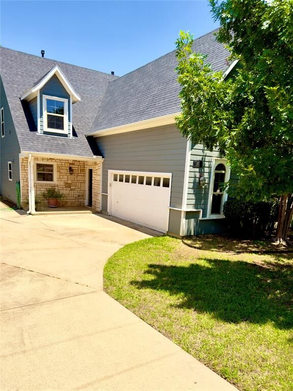 Property Photo:  413 Collins Street  TX 76226 