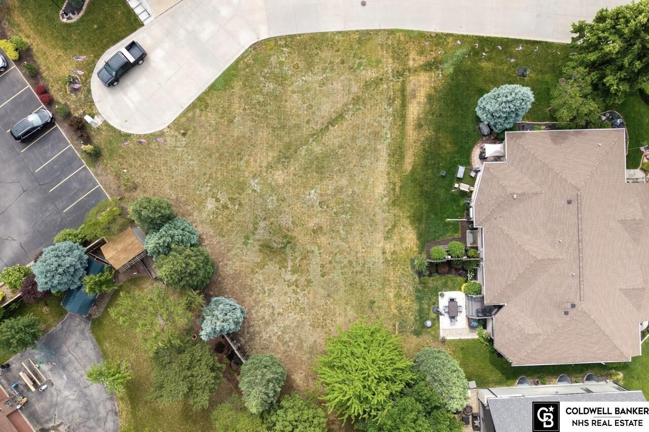 Property Photo: 2921 Park Place Court NE 68506