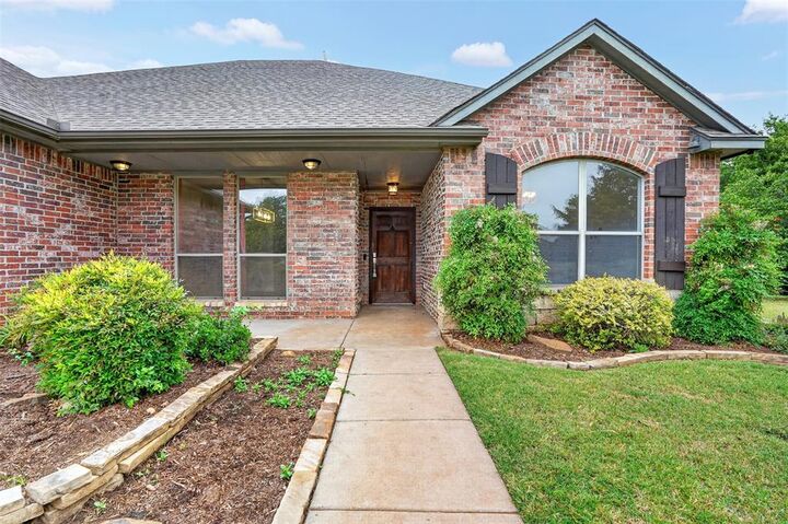 Property Photo: 12374 Fairfield Road OK 73044