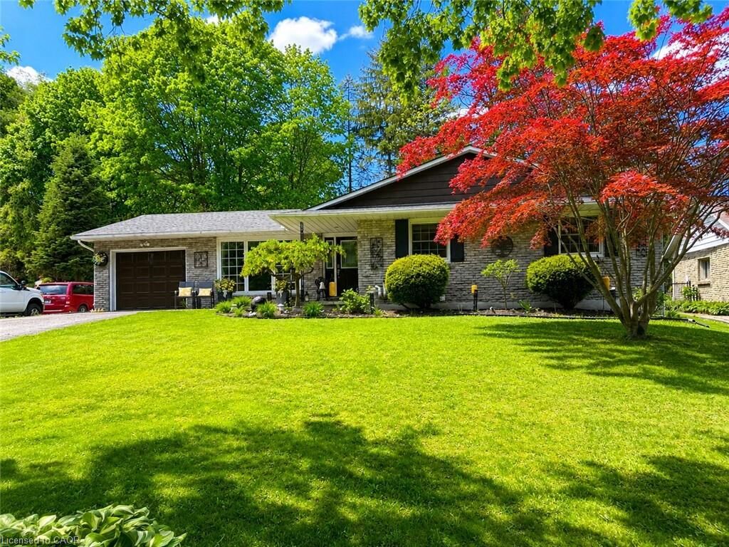Property Photo:  70 Berkley Crescent  ON N3Y 2K5 