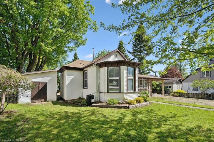 Property Photo:  204 Joseph Street  ON N0B 1S0 