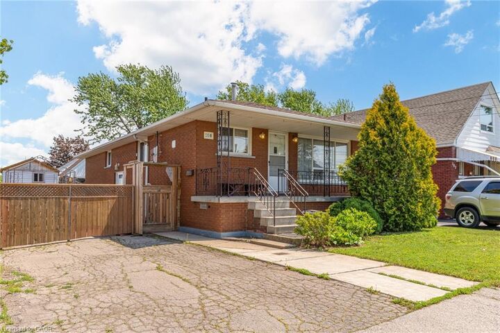 186 Adeline Avenue — photo 1