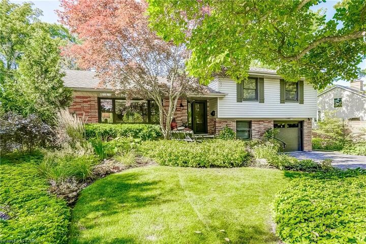 Property Photo:  692 Courtland Place  ON L7R 2M6 