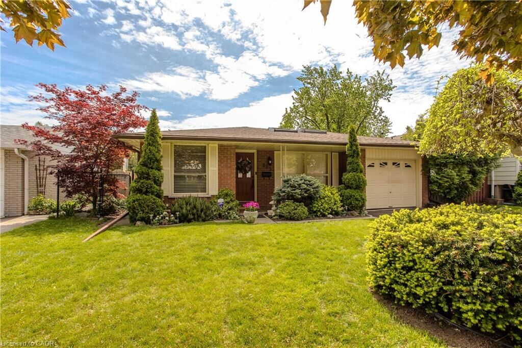 Property Photo:  643 Artreva Crescent  ON L7L 2B8 