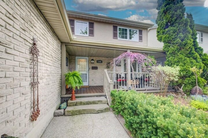Property Photo: 106 Parkland Crescent ON N2N 1S4