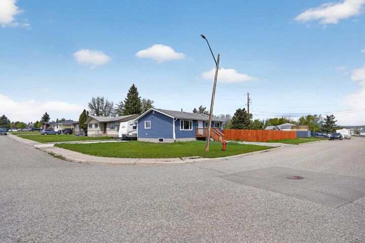 Property Photo:  1222 John Avenue  AB T0K 1W0 