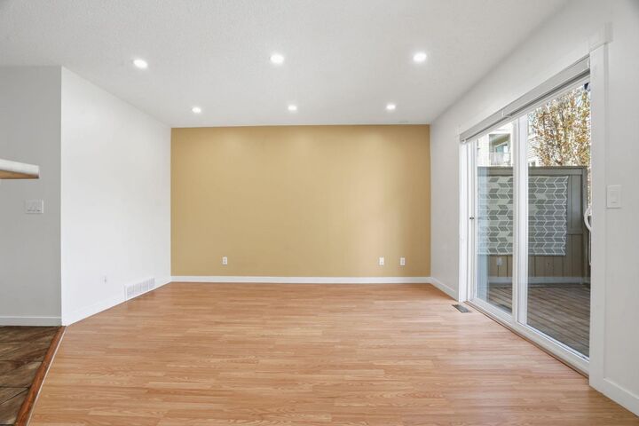 Property Photo:  760 Railway Gate SW 204  AB T4B 3C5 