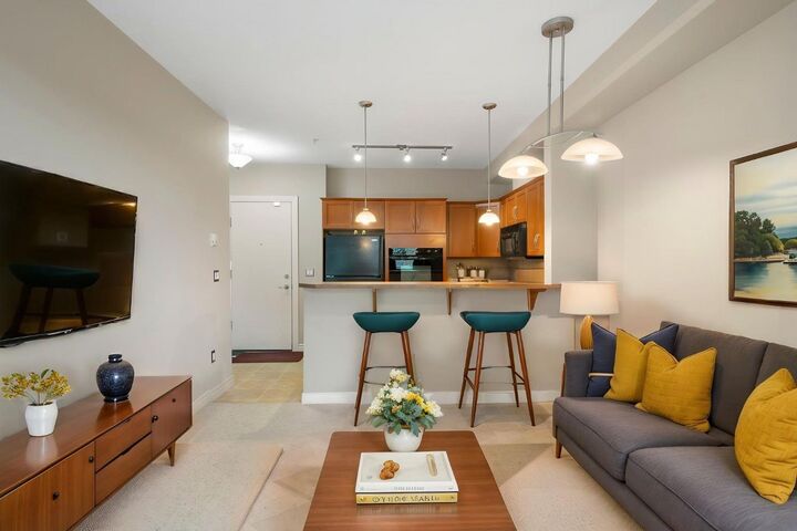 Property Photo:  3111 34 Avenue NW 204  AB T3L 0Y2 
