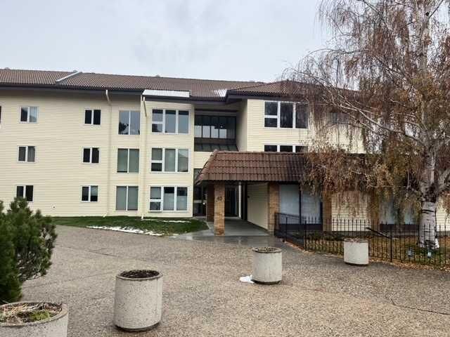 Property Photo:  65 Temple Boulevard W 208  AB T1K 5M2 