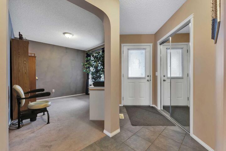 Property Photo:  15 Saddletree Drive NE  AB T3J 5C7 