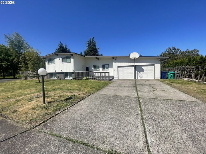 Property Photo: 1021 NE 195th Ave OR 97230