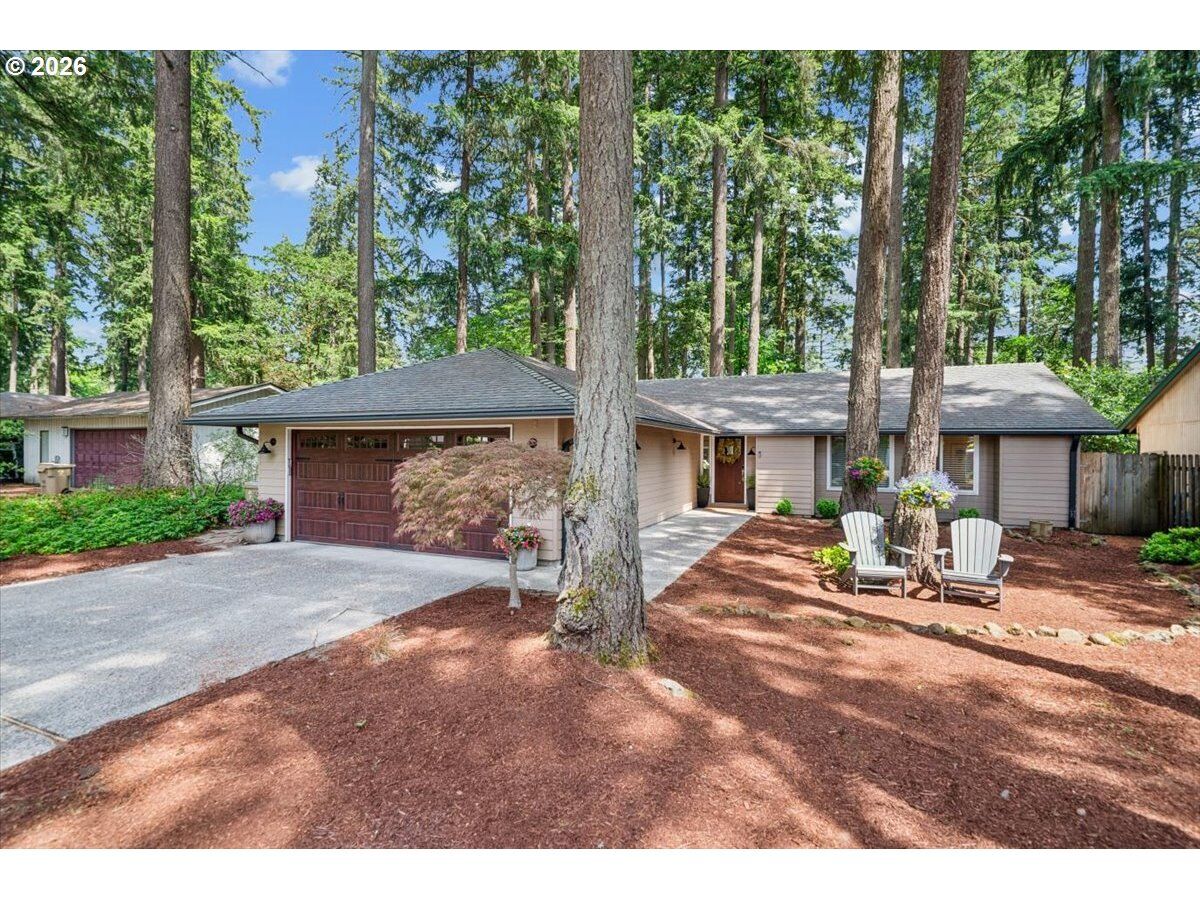 Property Photo: 17614 Schalit Way OR 97035
