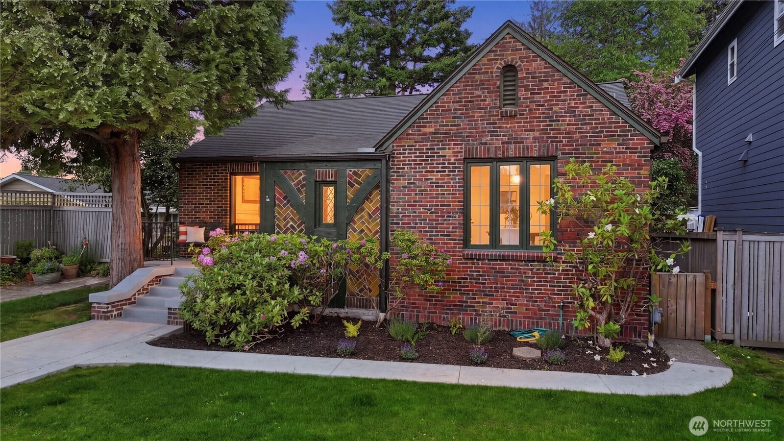 Property Photo:  7550  21st Avenue NE  WA 98115 