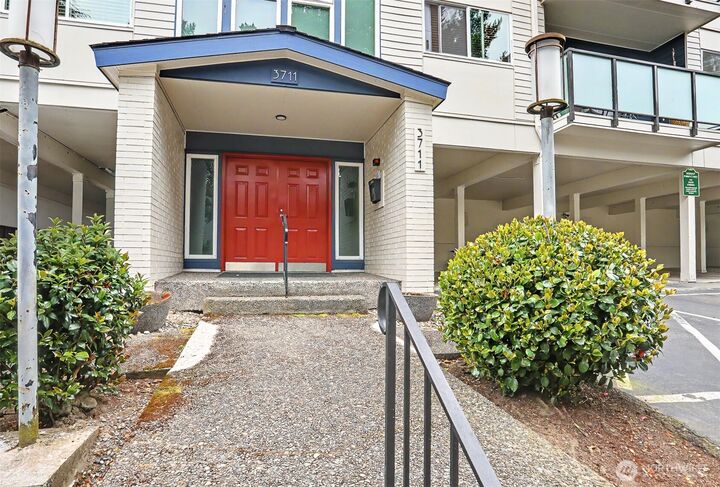 Property Photo:  3711  26th Place W 306  WA 98199 