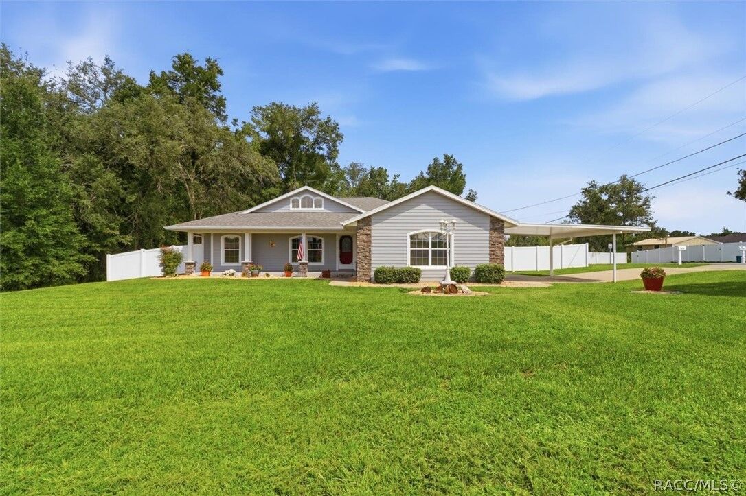 Property Photo: 7650 N Pitcairn Way FL 34434