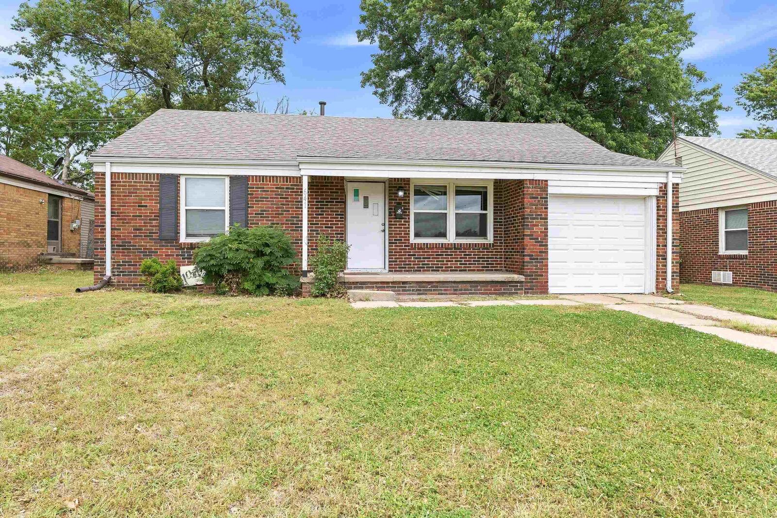Property Photo:  641 S Apache Dr  KS 67207 