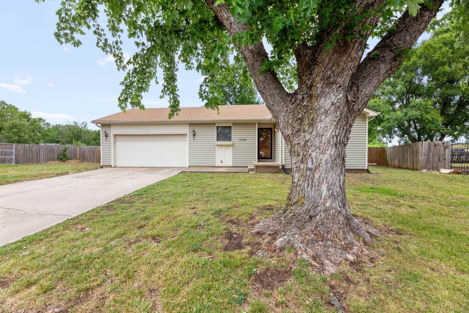 Property Photo:  3908 S Gilda Cir  KS 67215-1768 