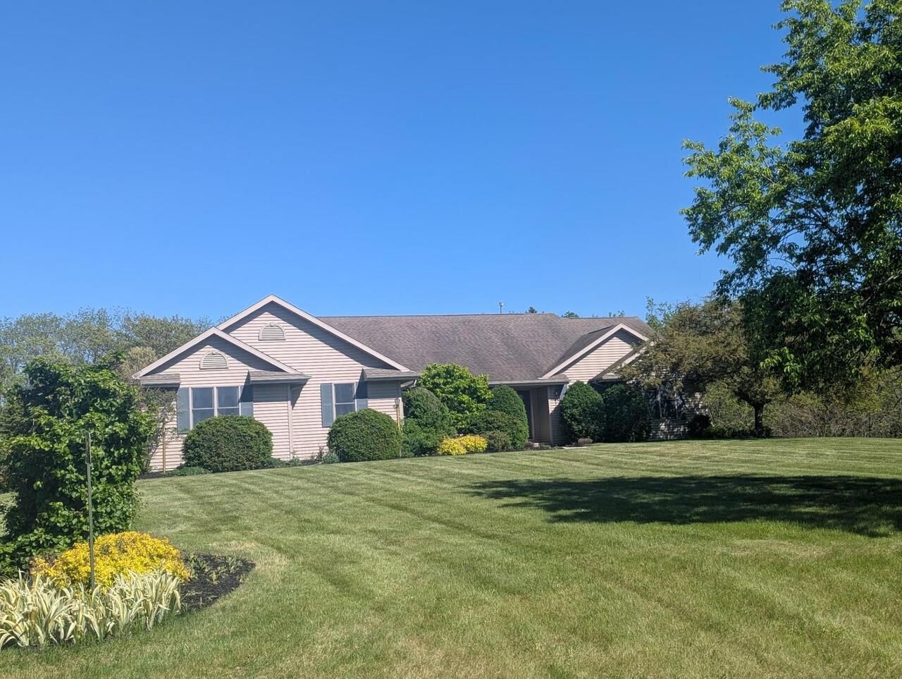 Property Photo:  5614 N Vista Lane  WI 53548 