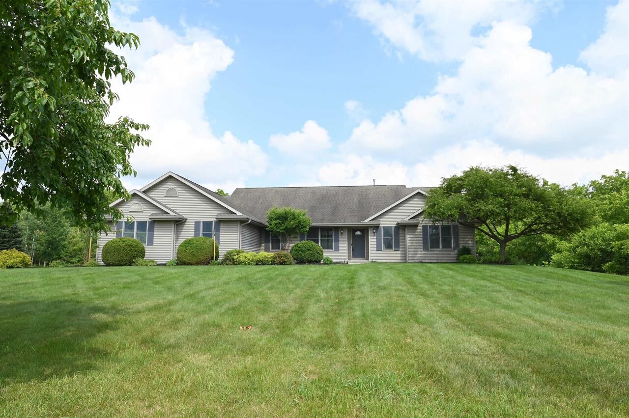 Property Photo: 5614 N Vista Lane WI 53548