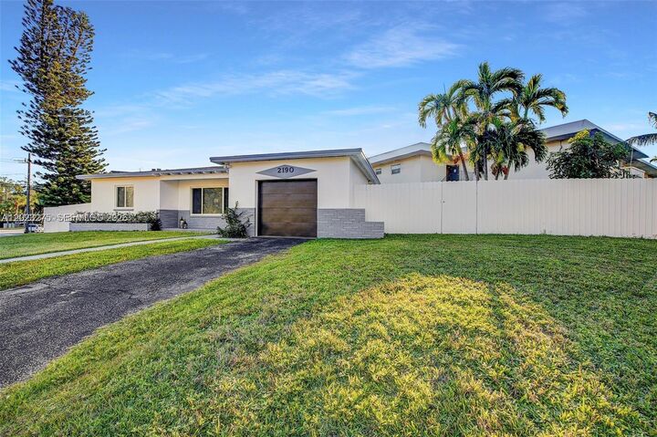 Property Photo: 2190 NE 169th St FL 33162