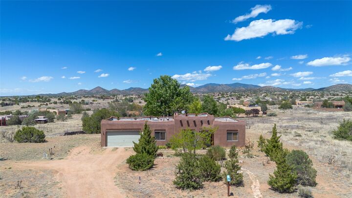 Property Photo:  5 Eldorado Place  NM 87508 