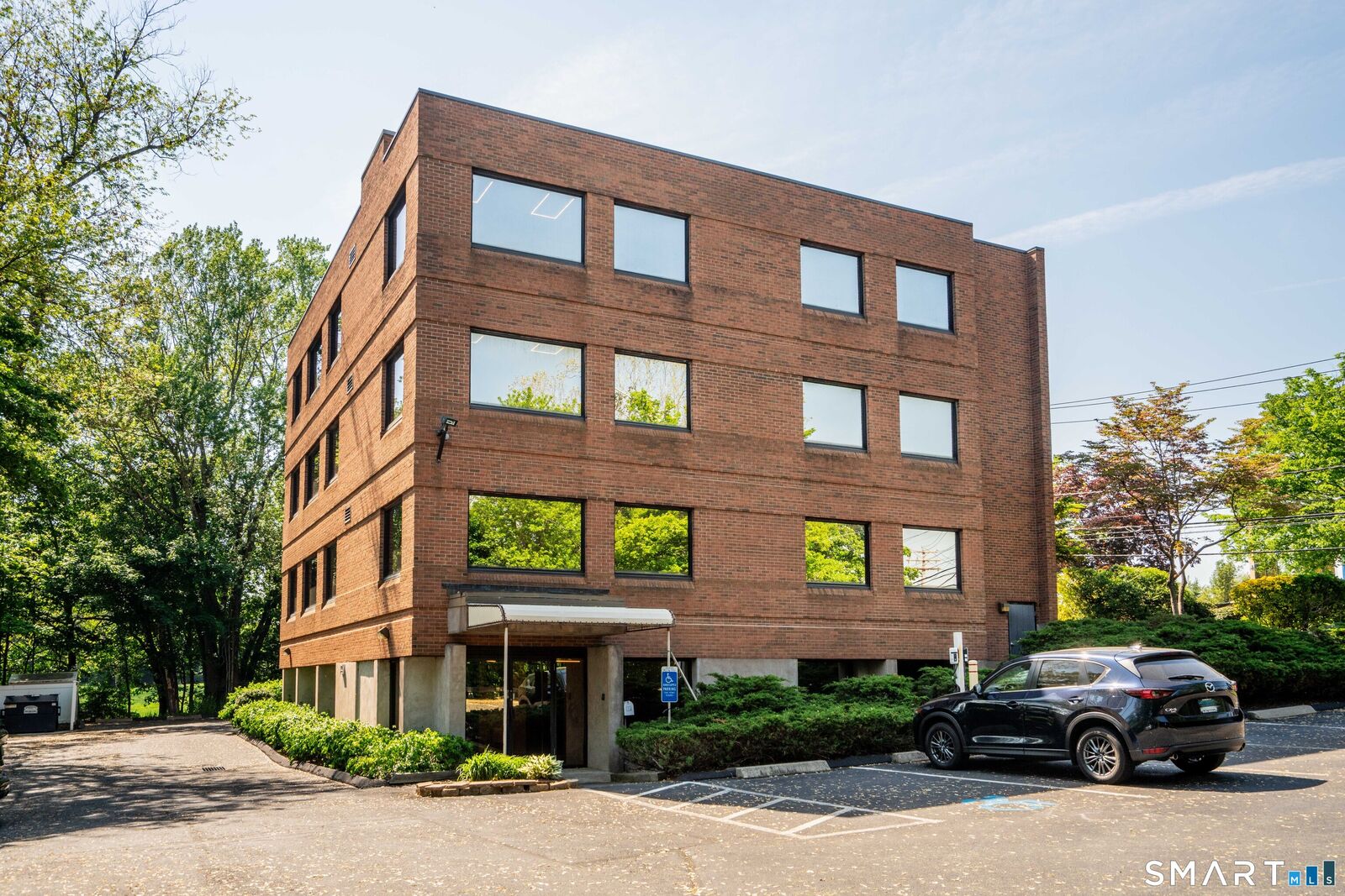 Property Photo: 2751 Dixwell Avenue CT 06518