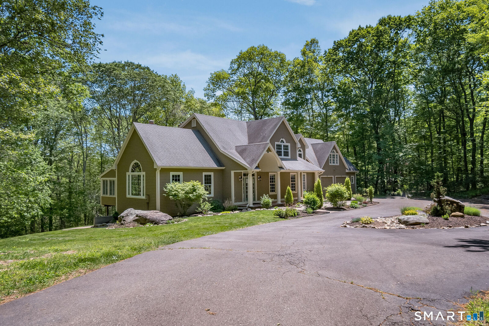 Property Photo:  118 Genesee Lane  CT 06443 