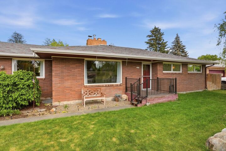 Property Photo: 2222 N Dora Rd WA 99212