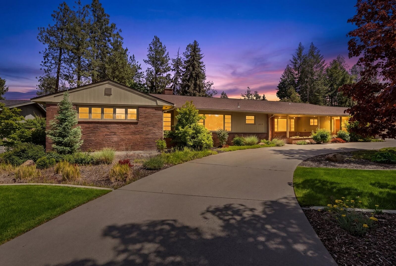 Property Photo: 2417 S Helena Ct WA 99203