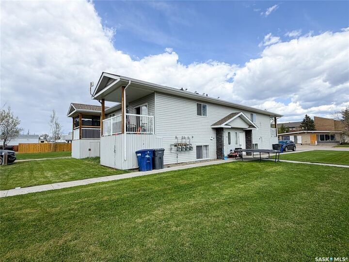 Property Photo: 215 2nd Street W SK S9X 1C7