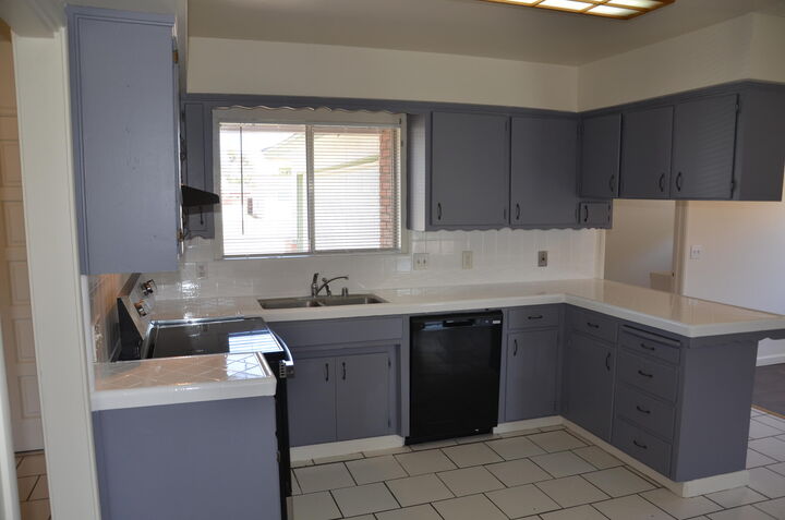 Property Photo: 339 W Spring Lane CA 93245