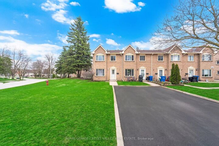 Property Photo: 2 Parkview Drive 4 ON L9W 1T2