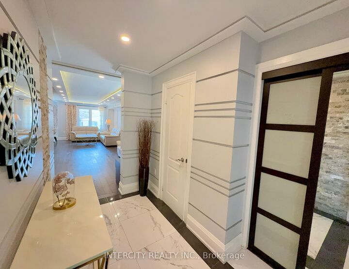 Property Photo: 7 Love Run Road ON L6A 3M2