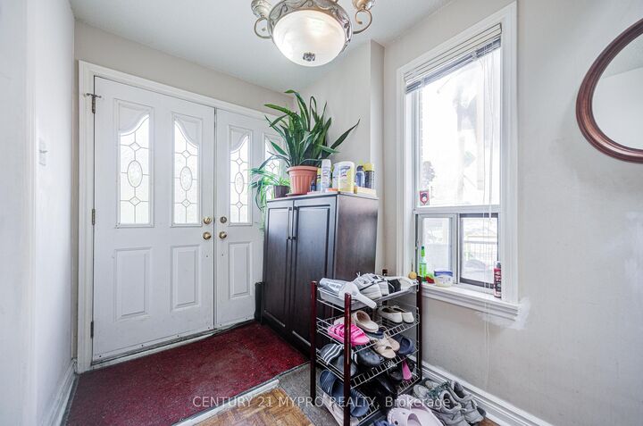 Property Photo:  211 Bellwoods Avenue  ON M6J 2R2 