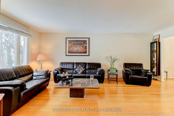 Property Photo: 31 Whitehorn Crescent ON M2J 3B1