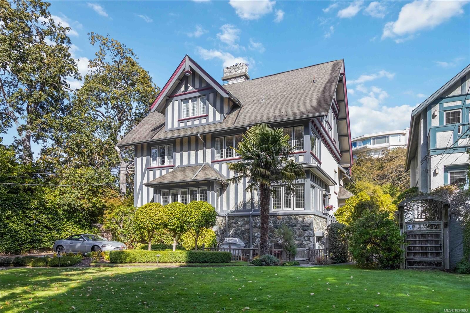 Property Photo:  349 Foul Bay Rd F  BC V8S 4G6 