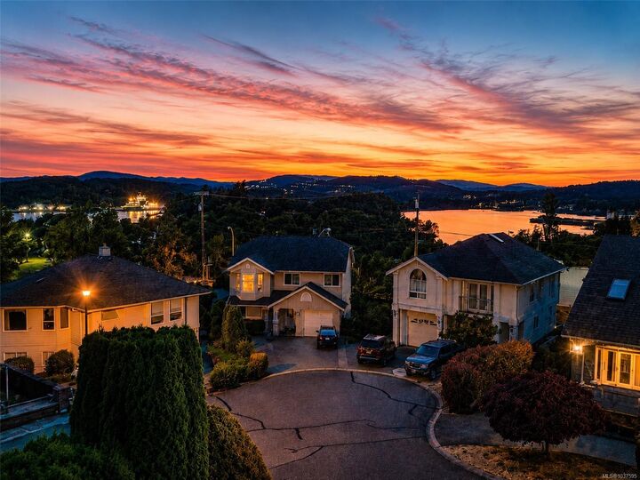 Property Photo: 709 Luscombe Pl #2 BC V9A 7L6
