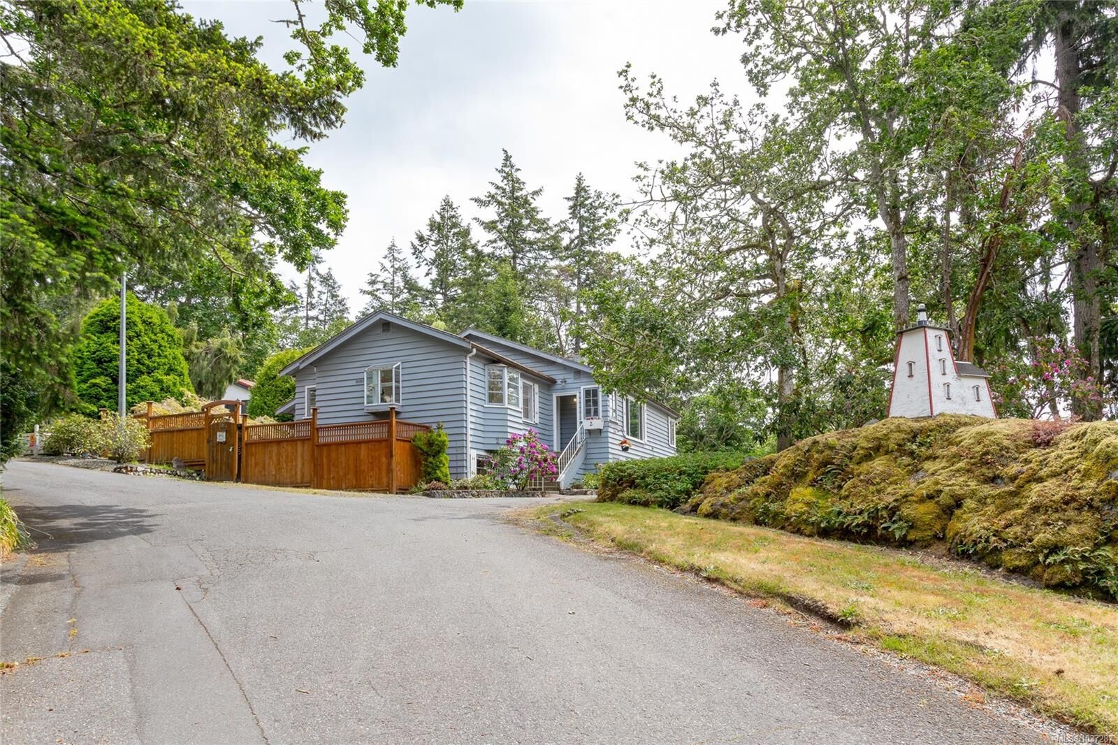 Property Photo: 6755 Wallace Dr #2 BC V8M 1A2