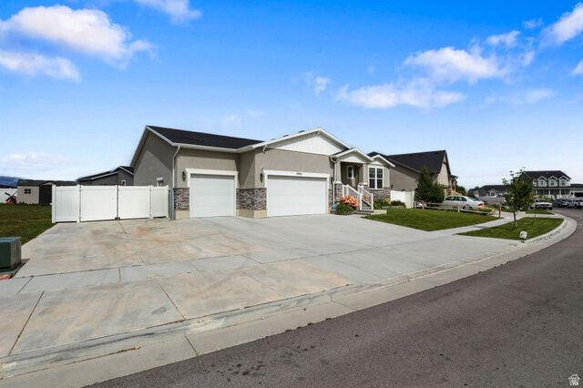 Property Photo: 5945 N Tippecanoe Ln UT 84074