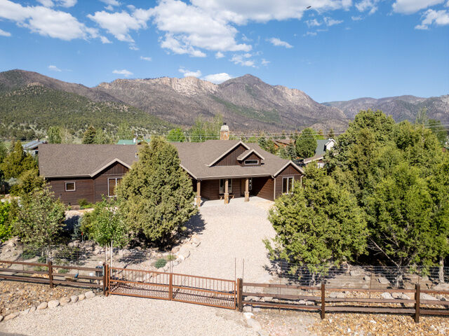 Property Photo:  61 S 850 E  UT 84781 