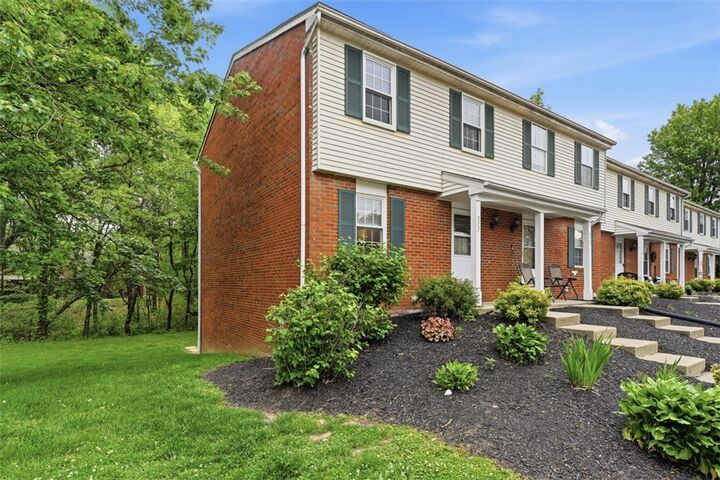 Property Photo:  322 Bellford Ct  PA 16066 