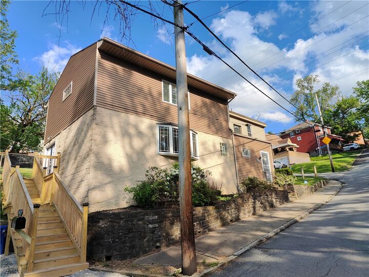 Property Photo:  2373 Hopeland St  PA 15210 