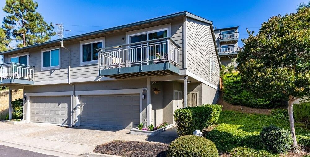 Property Photo:  25084 Vista Greens Court  CA 94541 