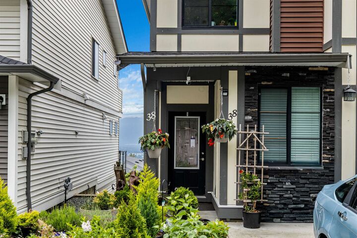 47042 Macfarlane Place 38 — photo 1